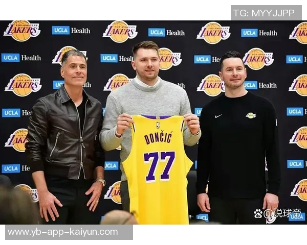 艾顿谈与东契奇合作心得强调内线施压需耐心与快速移动